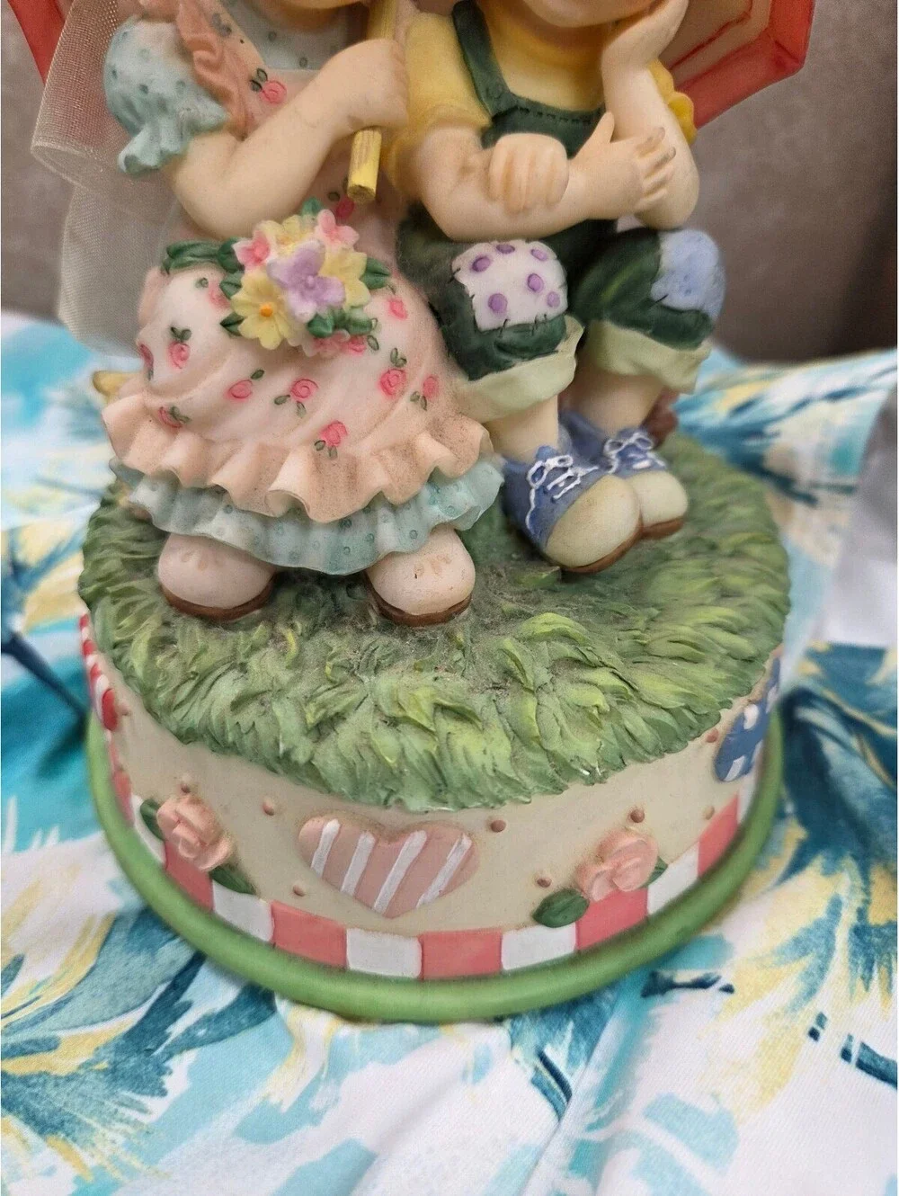 Vintage Boy Girl Under Umbrella Music Box Resin Figurine Romantic Nursery Decor